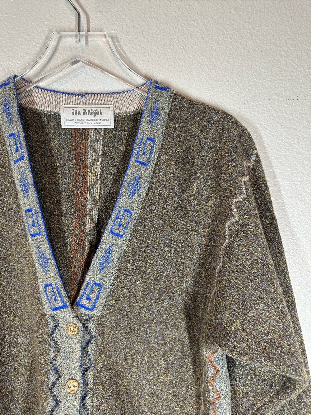 IVA KNIGHT Quality Handframed Knitwear from Scottland V-Neck Sweater Cardigan - Picture 2 of 8